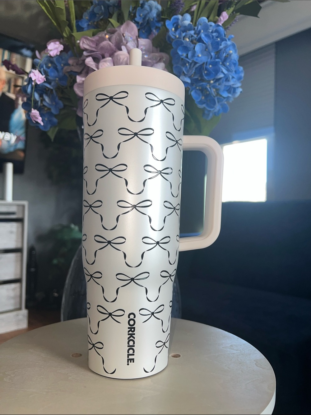 🎀 NWT Corkcicle Cruiser 40oz Black Bows Coquette Bow Pattern Cream Tumbler🎀